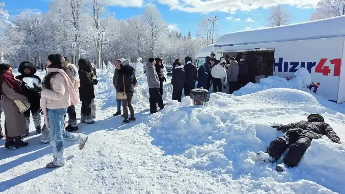 Kuzuyayla'da kar ve bayram bir arada