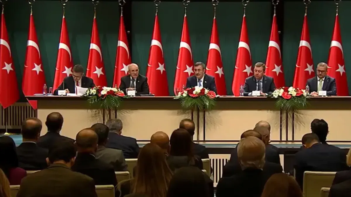 Yeni ekonomik hedefler açıklandı! Enflasyon tek haneye inecek... 2,1 milyon yeni istihdam sağlanacak