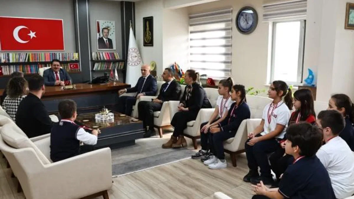 Sakarya Serdivanlı ilkokul öğrencilerinden Milli Eğitim'e ziyaret