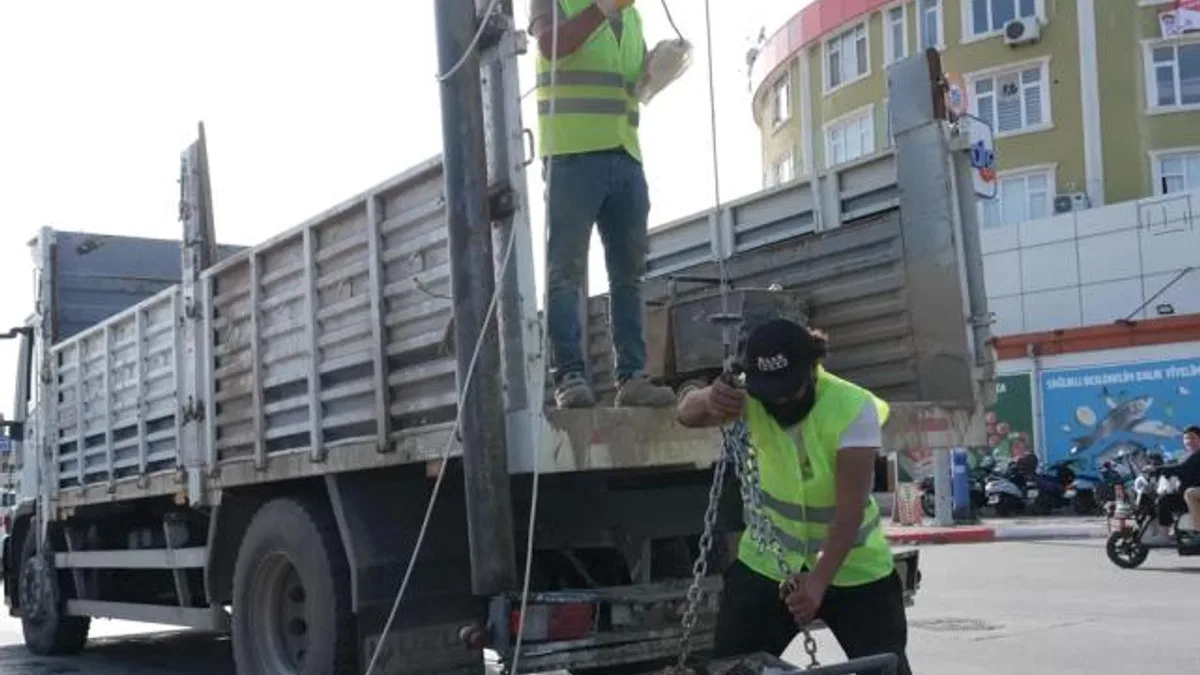 Antalya’da yağmur suyu hatları temizleniyor