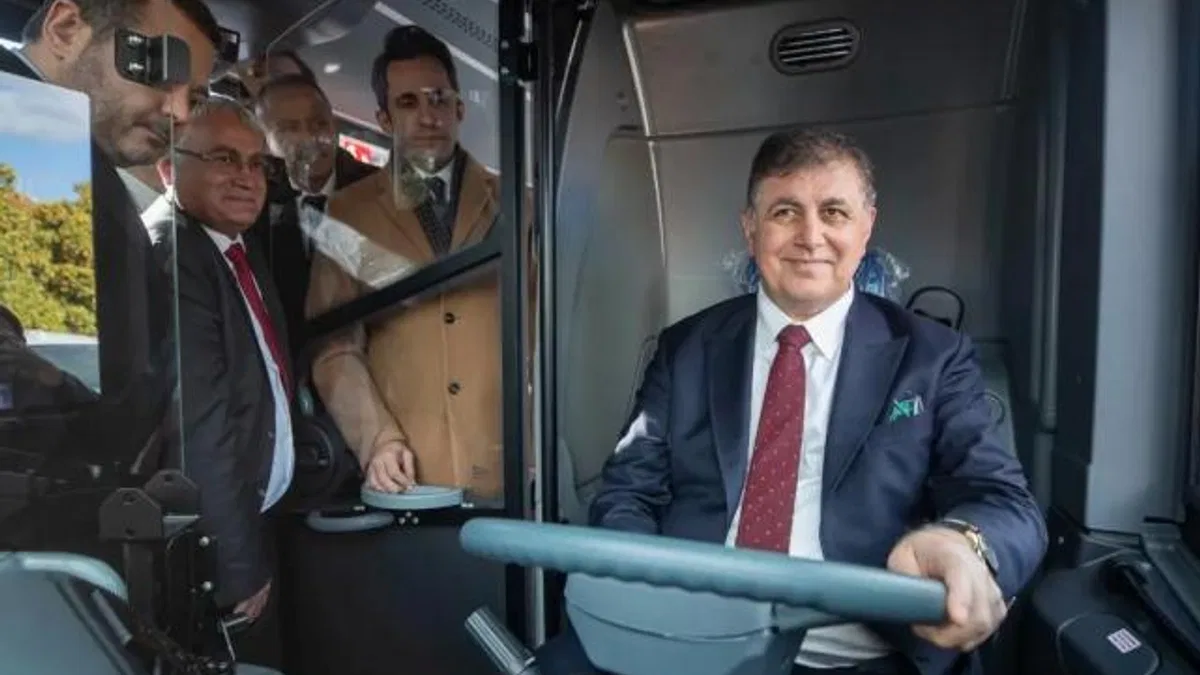 Başkan Tugay, 80 milyon Euro'luk kredi için ilk imzayı attı