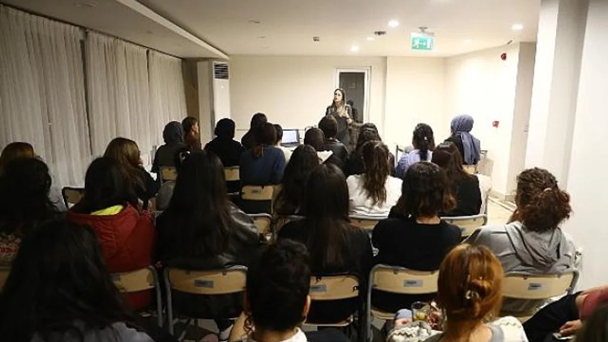 Antalya Büyükşehir Belediyesi'nden Kadına şiddete karşı eğitim dolu hafta
