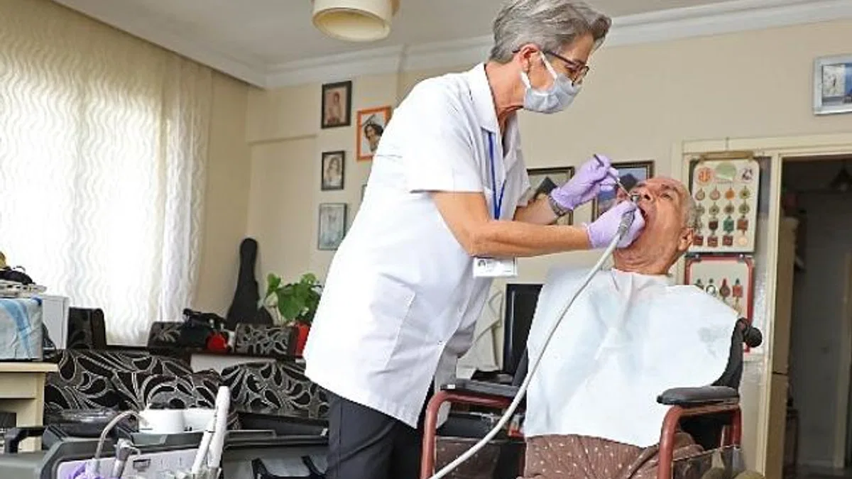 Antalya Büyükşehir Belediyesi'nden evde diş sağlığı hizmeti