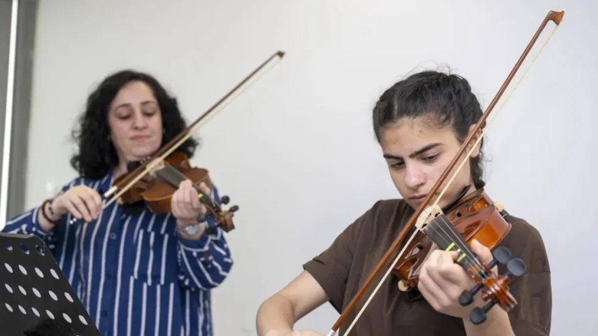 Mersin'de müzik kursları vatandaşların ruhuna dokunuyor