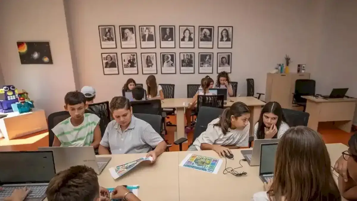Mersin Mezitli kampüsünde çocuklar yapay zekâyla buluşuyor