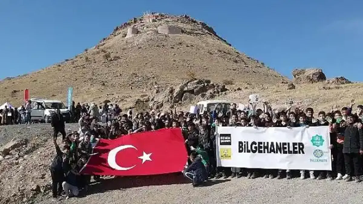Bilgehanelerin 8. Sınıf Öğrencileri Takkeli Dağ'da Zirve Yolculuğu Deneyimi Yaşadı