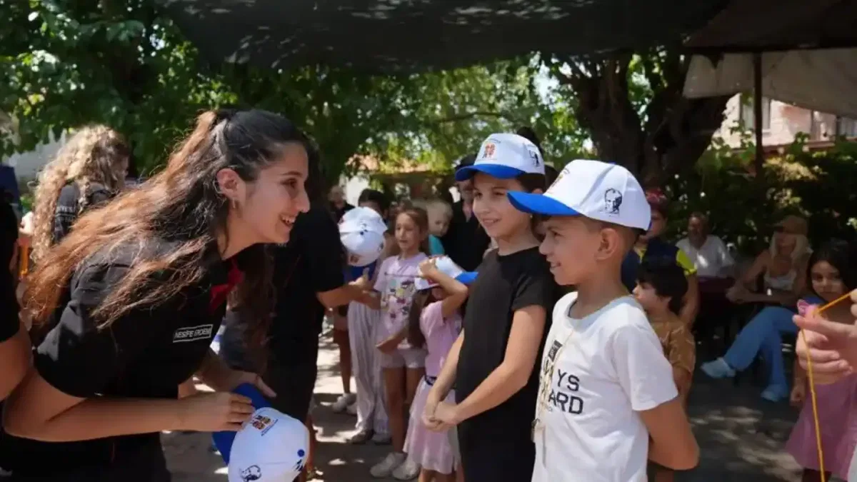 Muğla Büyükşehir yangından etkilenen çocukların yanında