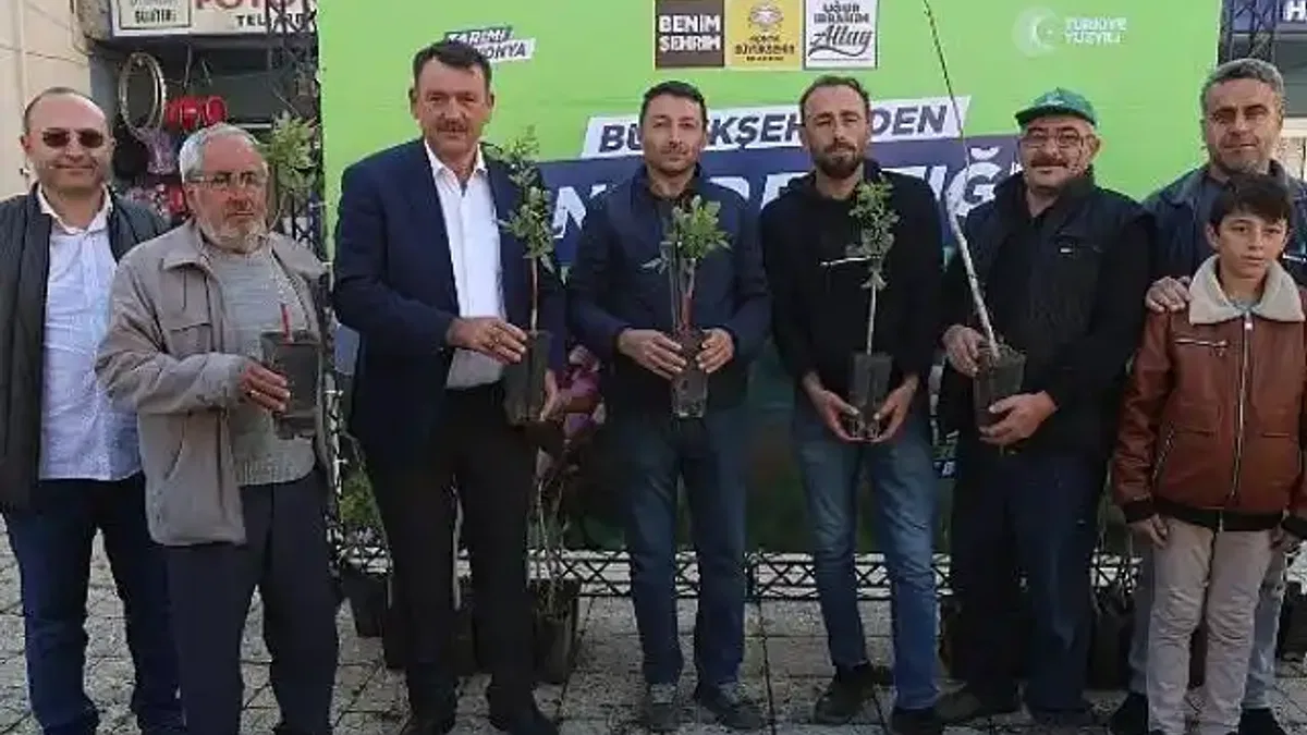 Başkan Altay: "Pilot 3 İlçemizde Çiftçilerimize Antep Fıstığı Fidanı Desteğinde Bulunduk"