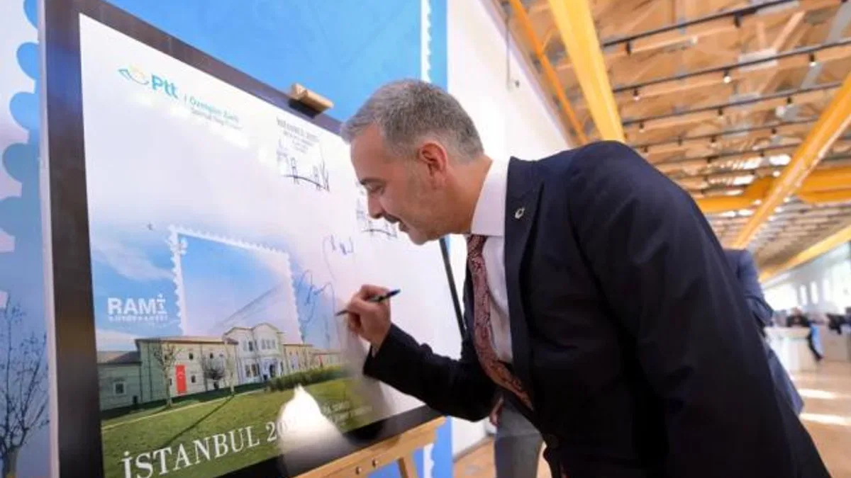 İstanbul'da Milli Pul Sergisi ziyarete açıldı