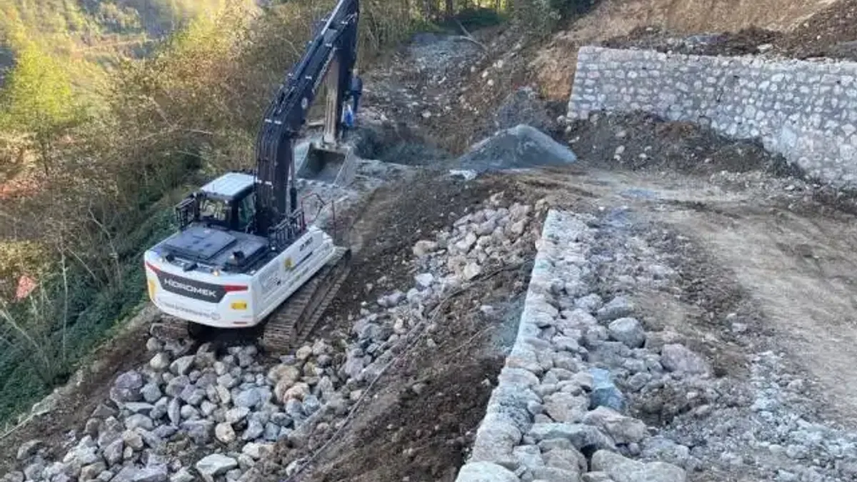 Trabzon’da taş duvar çalışmaları sürüyor