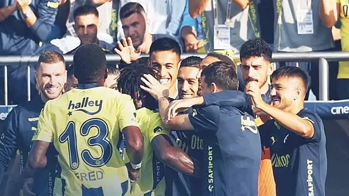 Kasımpaşa 0 - 2 Fenerbahçe (Maç Sonucu) Fener derbi öncesi hata yapmadı!
