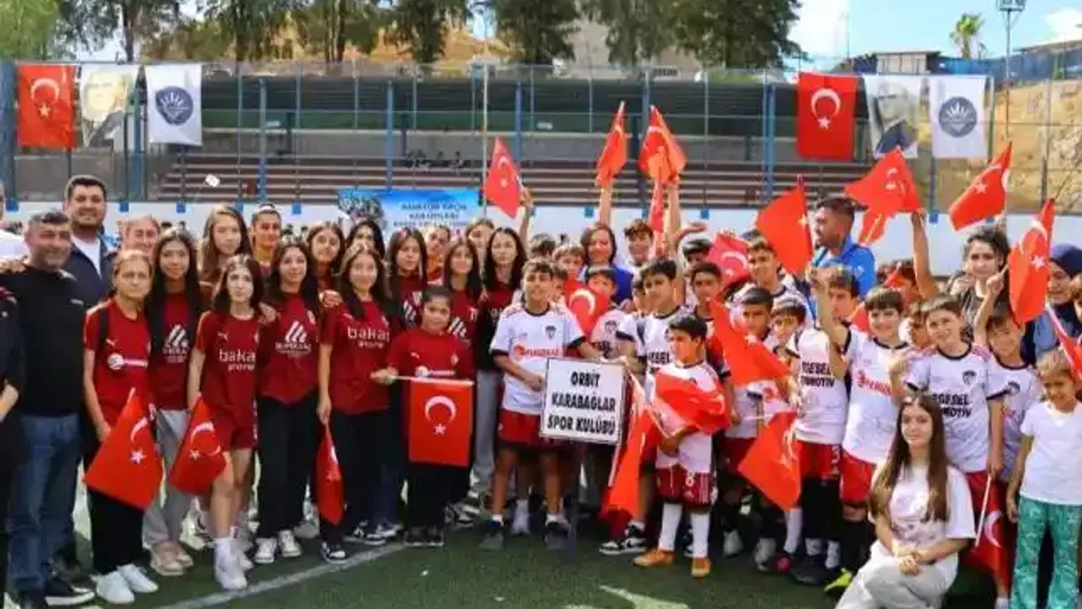 İzmir Karabağlar’da amatör spor kulüplerine büyük destek