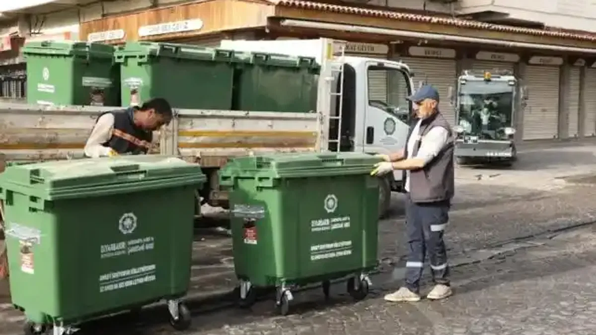 Diyarbakır'da yeni nesil çöp konteynerleri alanlarda