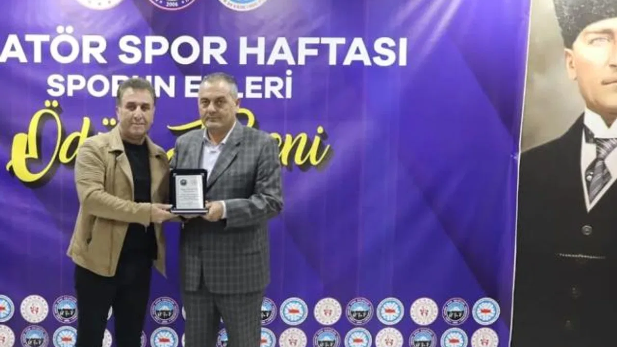 Ağrı'da OGC Genel Başkanı Nihat Aydın’a 'sporun enleri' ödülü