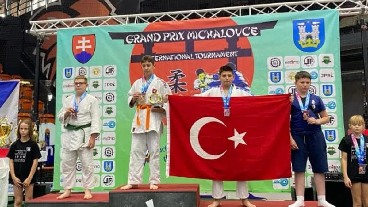 Manisalı Judocular Slovakya'da madalyaları topladı