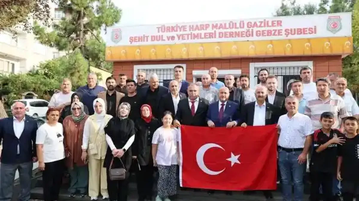 Kocaeli Gebze'de şehit yakınlarına vefa ziyareti