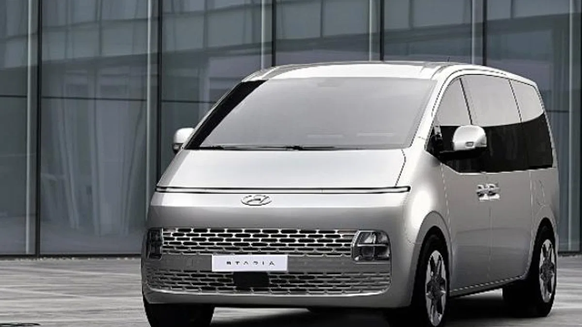 Hyundai'den Yeni Bir MPV Hamlesi: 225 Beygirlik STARIA Hibrit.