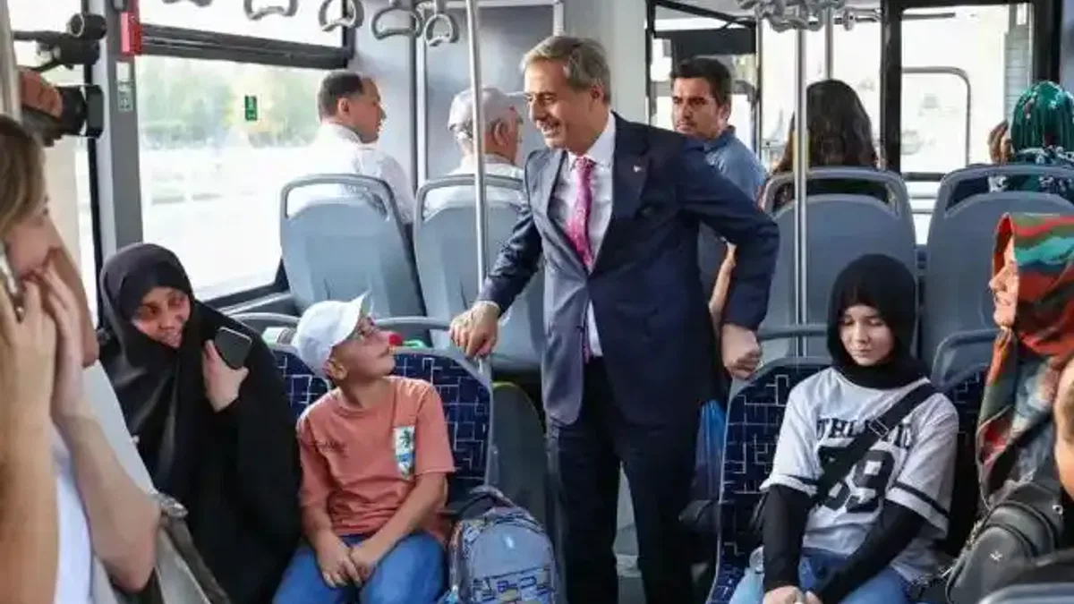 Sakarya metrobüs hattı genişletildi... Başkan Alemdar, vatandaşlarla birlikte yolculuk yaptı