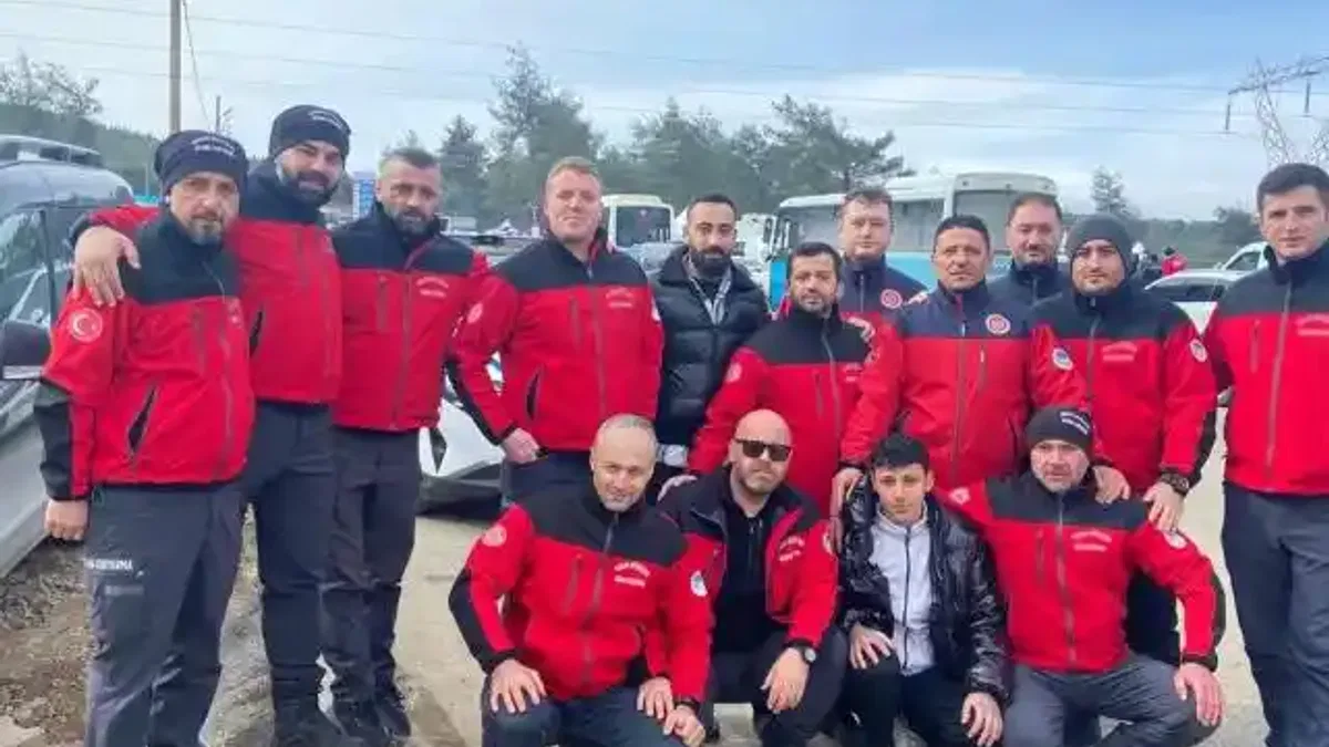 Sakarya Büyükşehir İtfaiyesi'nden afet bölgesinde nefes buluşması