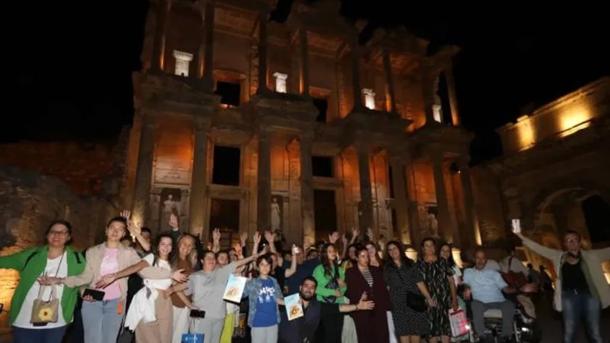 Engelsiz bireylere Efes'te gece yolculuğu