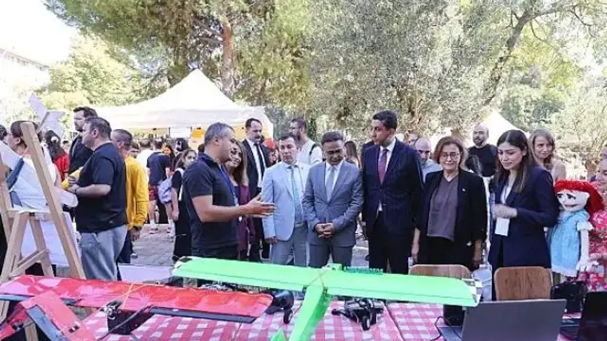 DEÜ'de "İkiz Dönüşümün İzinde Teknoloji ve Bilim Şenliği" coşkuyla başladı