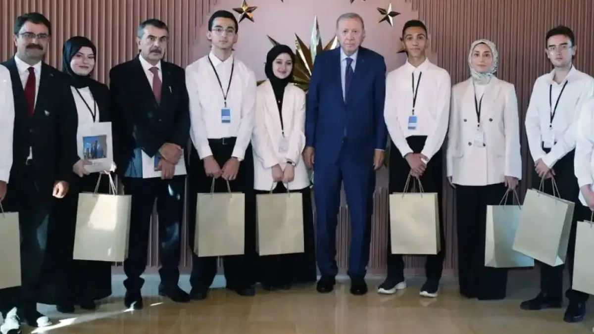 Cumhurbaşkanı Erdoğan Ahlat'ta öğrencileri kabul etti