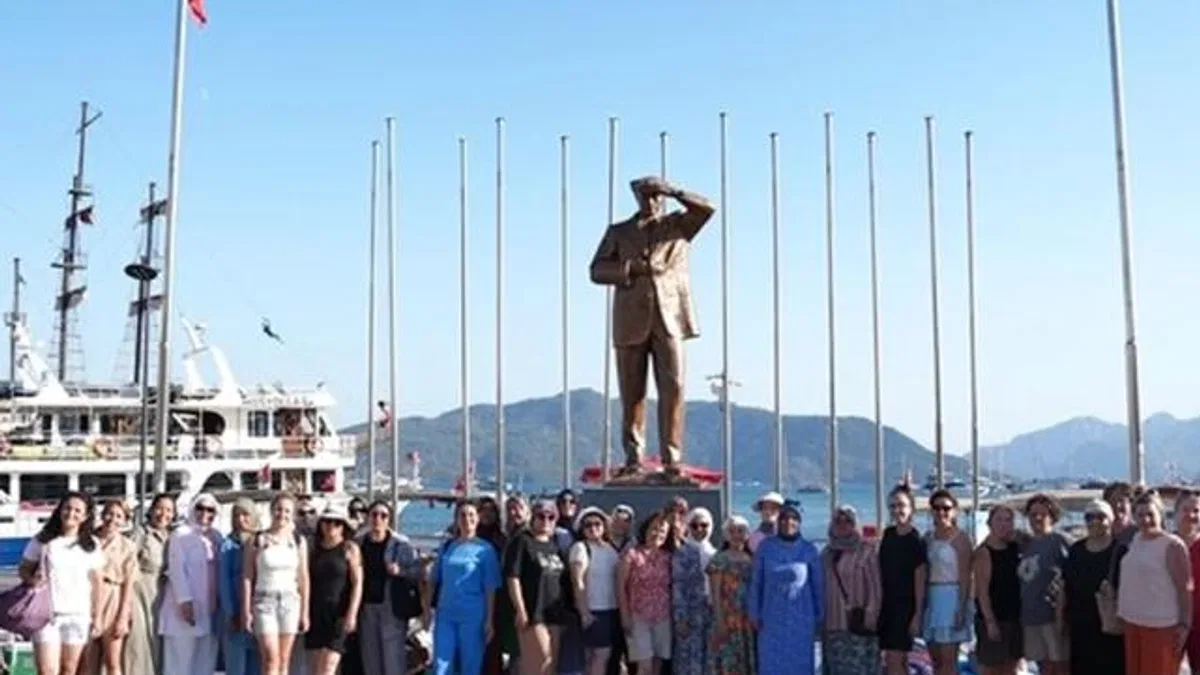 Denizlili kadınların Marmaris’te mavi yolculuk keyfi