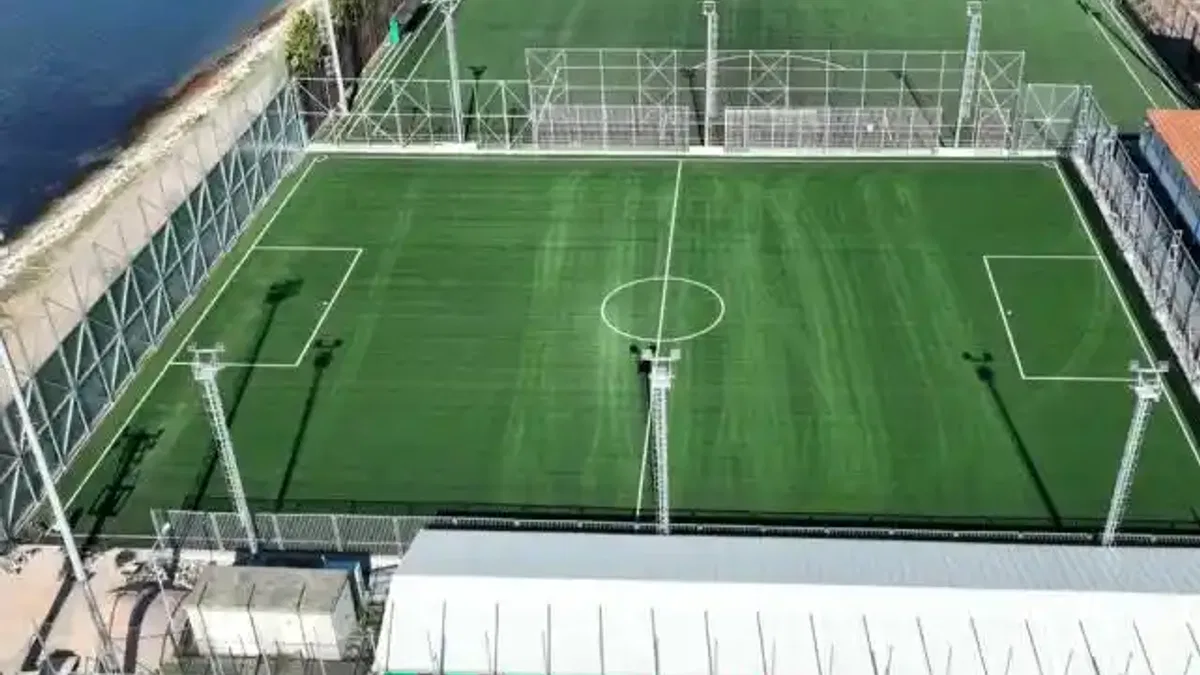 Kocaeli Vinsan’da yeni futbol sahası tamamlanıyor