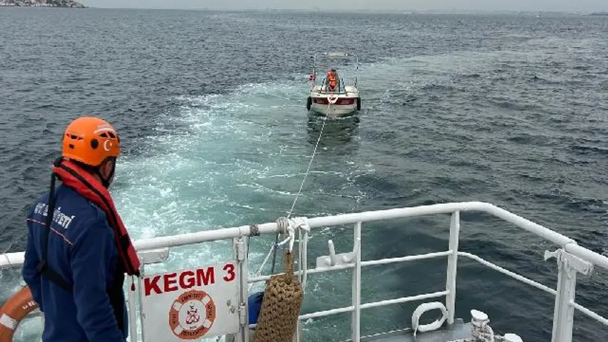Küçükyalı açıklarında sürüklenen tekne kurtarıldı