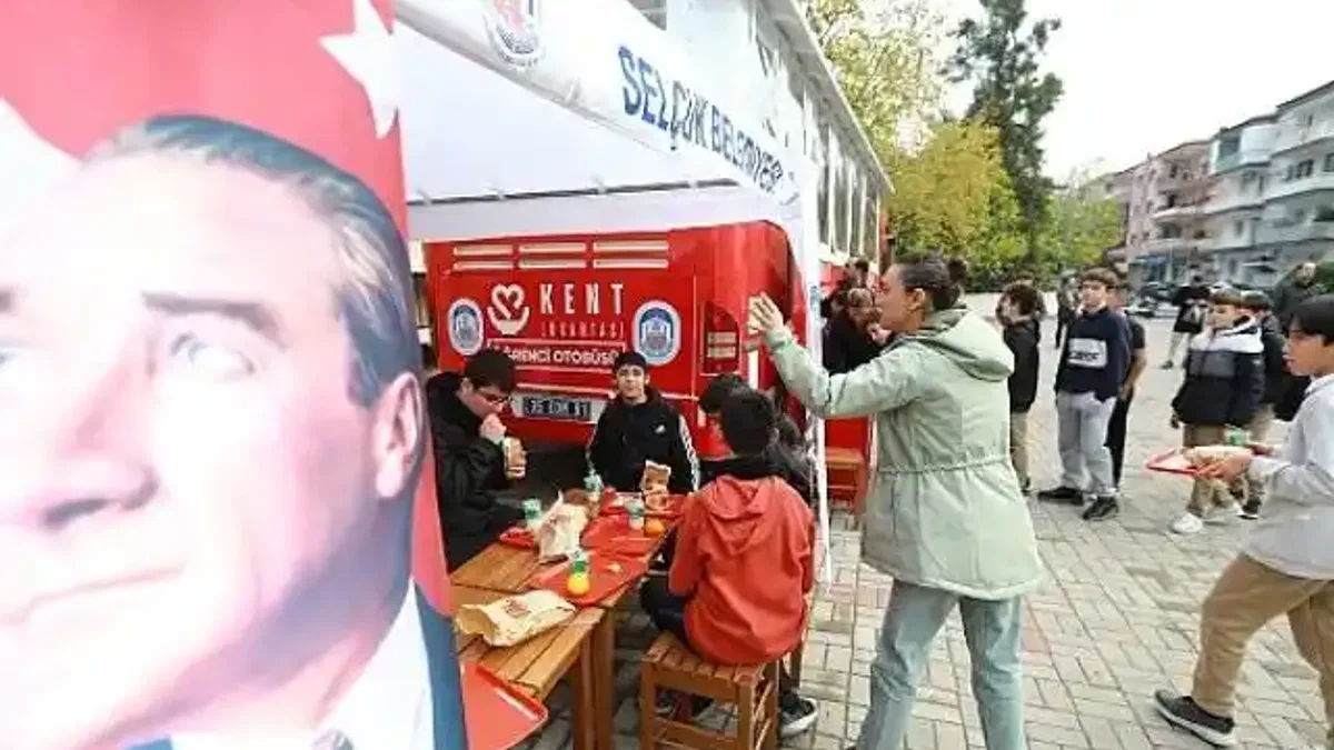 Efes Selçuk'ta Her Şey Çocuklar İçin: Öğrenci Otobüsü Büyük İlgi Gördü