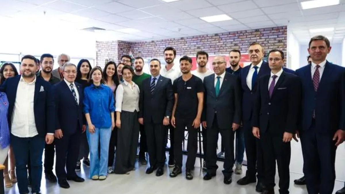 Bakan Kacır, DEÜ'lü girişimcilerle bir araya geldi