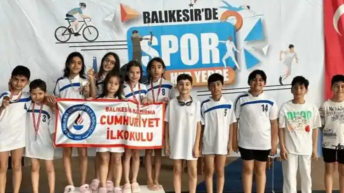 Balıkesir Büyükşehir'in minikleri madalyaları topladı