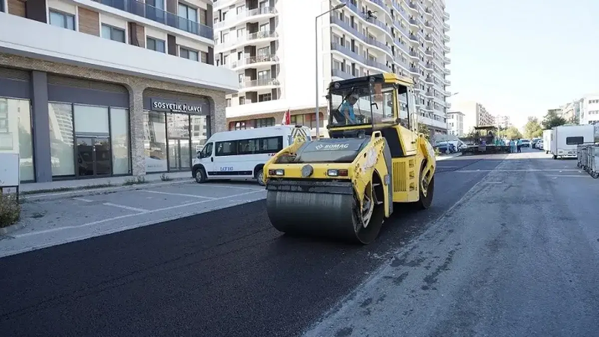 İstanbul Beylikdüzü’nde yol bakım çalışmaları sürüyor