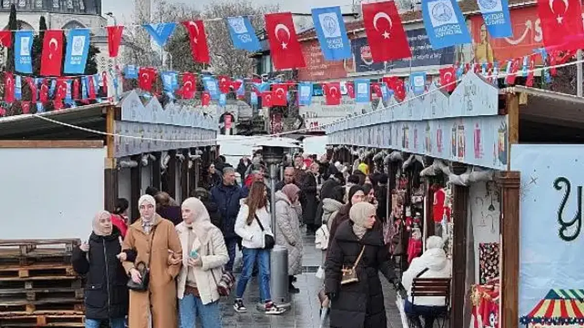 Yılbaşı Pazarı 2025 Üsküdar'da Başladı
