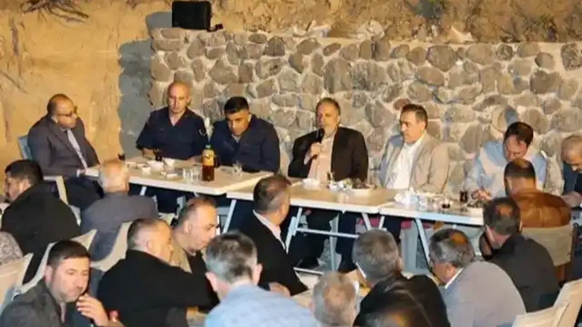 Kayseri Talas'ta muhtarlardan Mengücek buluşması