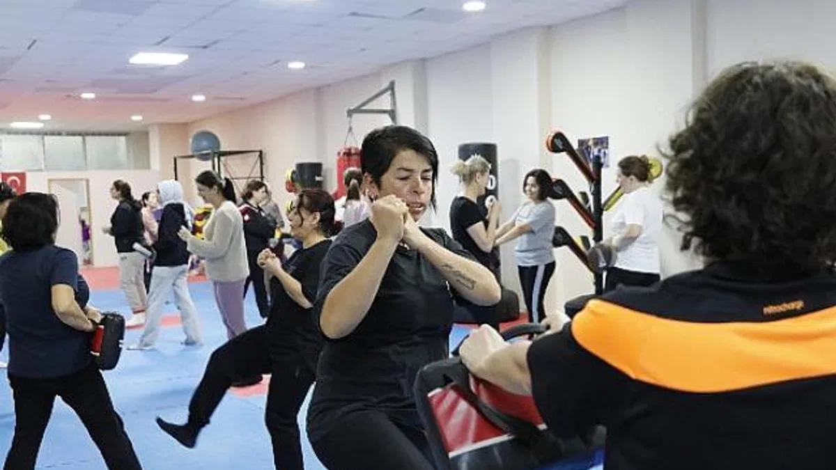 Seferihisar'da kadınlar "Öz Savunma" eğitimlerine devam ediyor