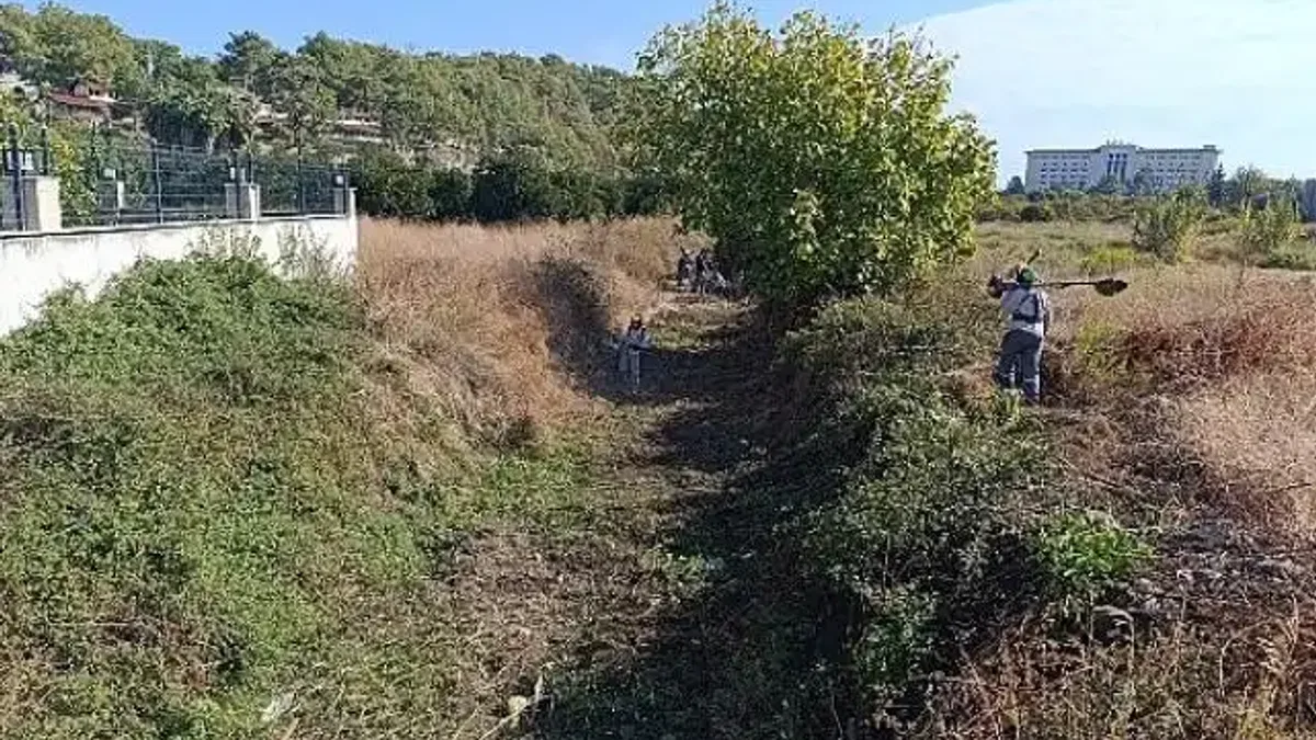 Kemer'de dere temizliği çalışmaları