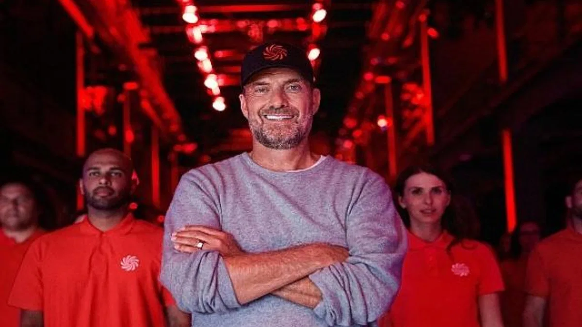 MediaMarkt'ın yeni kampanyasında Jürgen Klopp'tan yenilenmiş telefona destek!