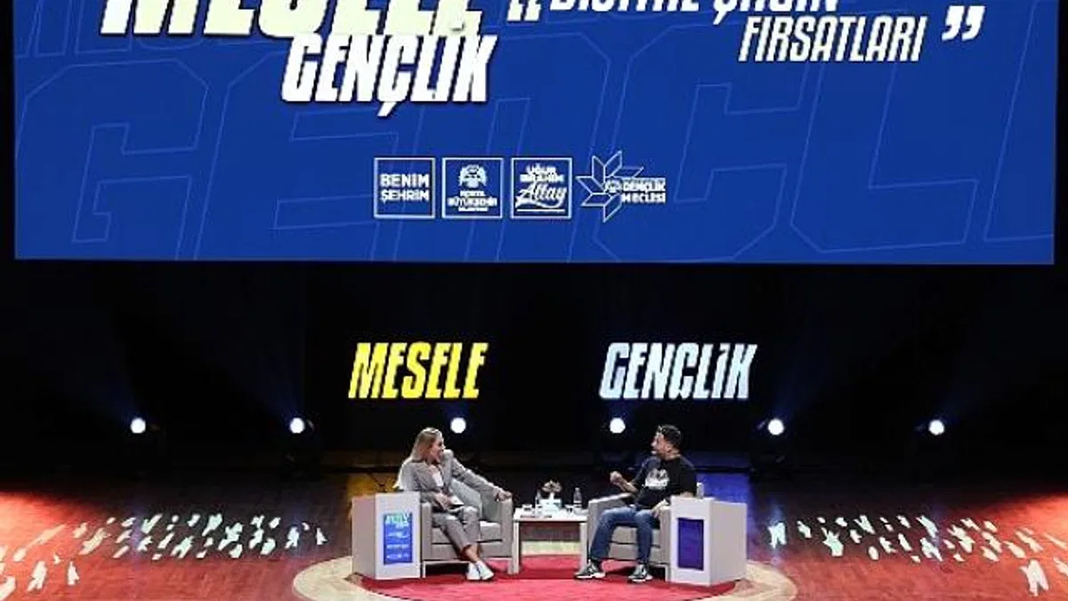 Konya Büyükşehir Gençlik Meclisi, Girişimci ve Influencer Hakkı Alkan'ı Üniversiteli Gençlerle Buluşturdu
