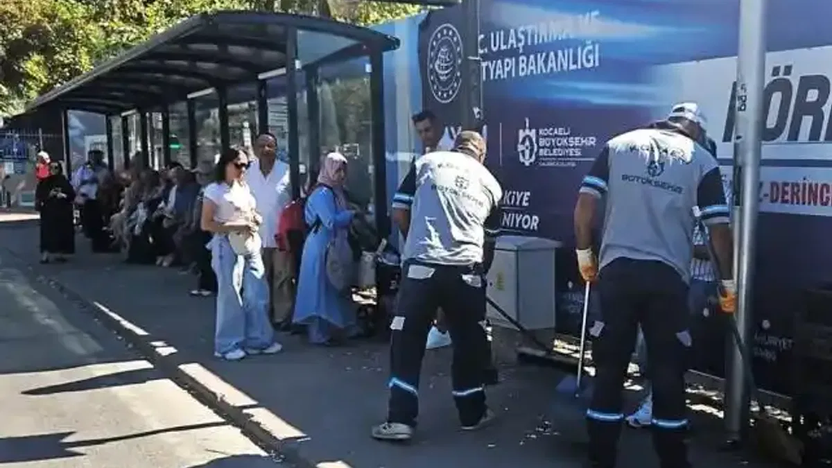 Kocaeli Büyükşehir’le duraklar temiz ve bakımlı