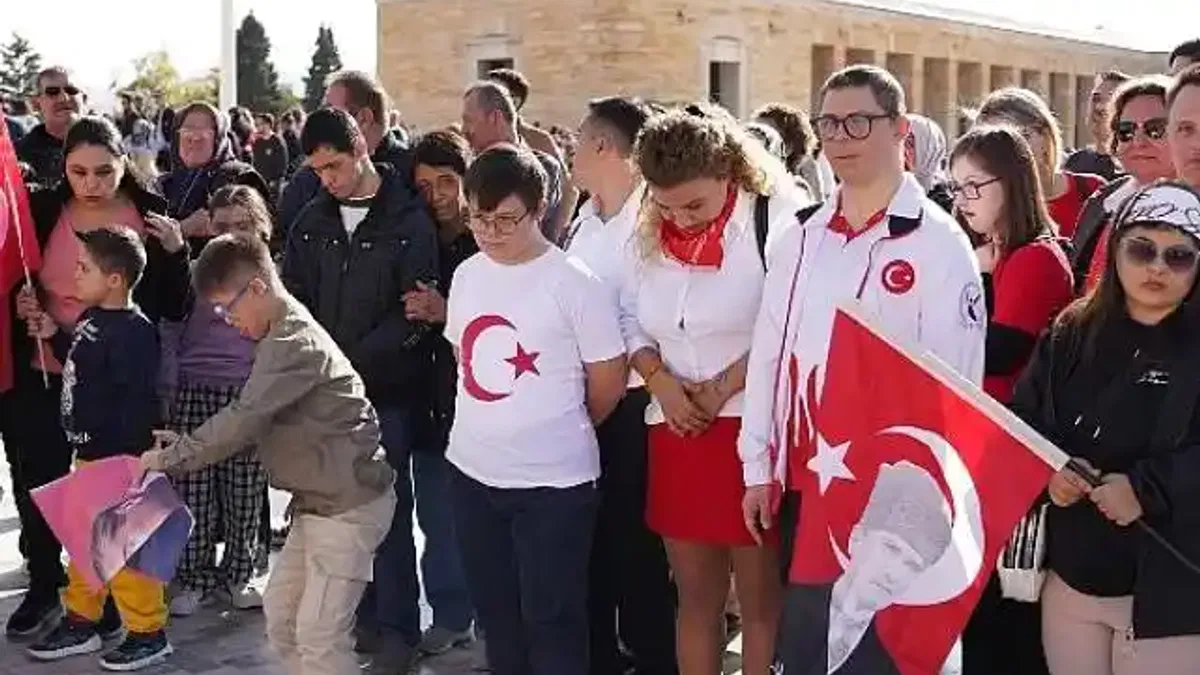 Cumhuriyetin 100 + 1'nci yılda ATA'nın huzurunda