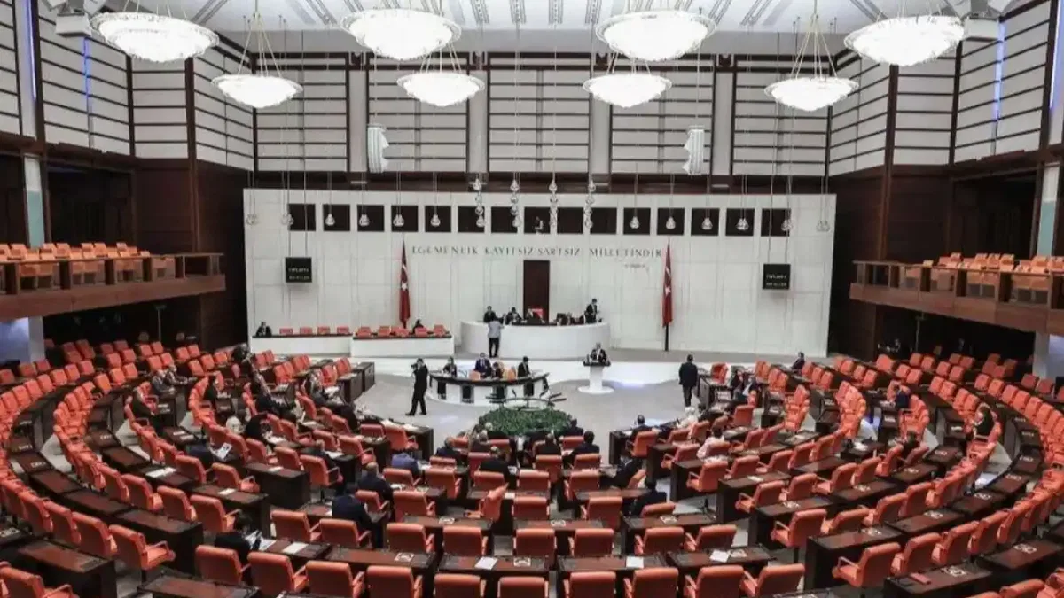 TBMM'deki sandalye dağılımı yeniden şekillendi... İşte son durum