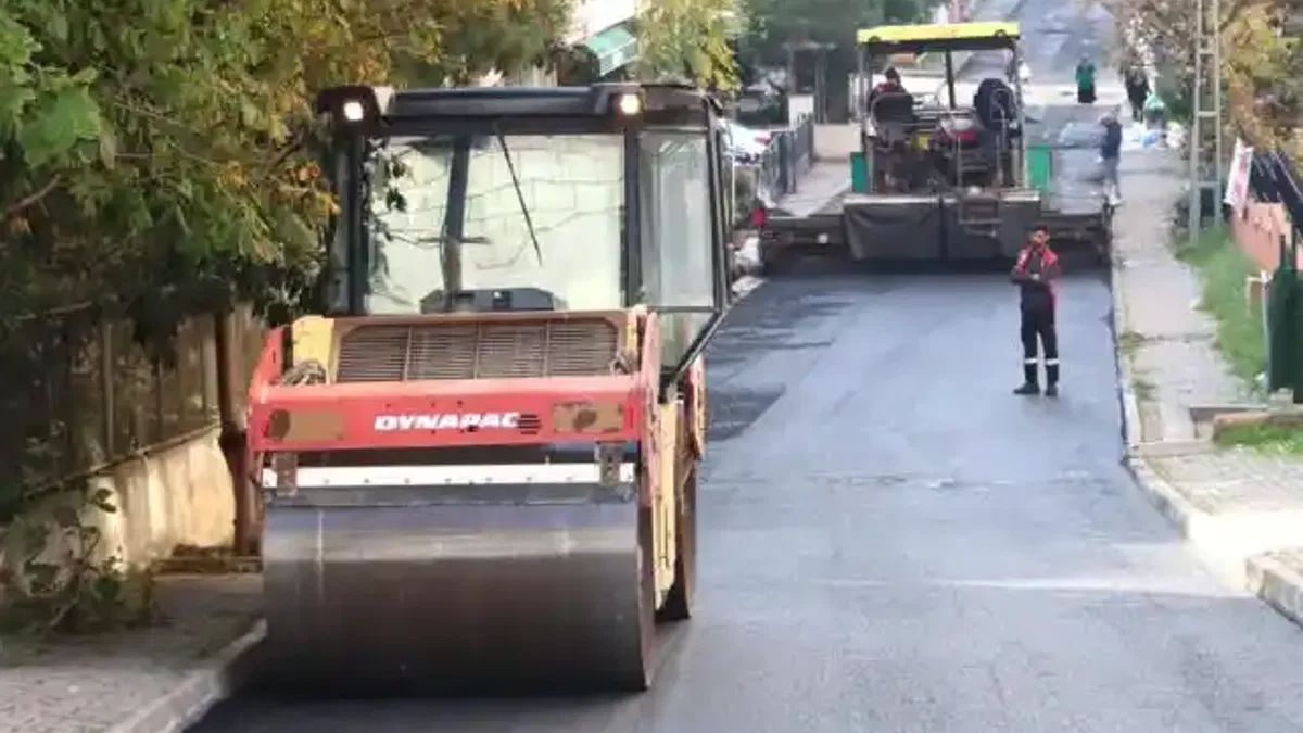 İstanbul Maltepe’de yol yenileme çalışmaları tüm hızıyla sürüyor