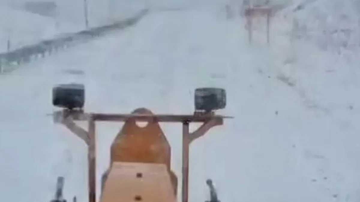Karayolları kar etkisiyle yol temizleme çalışmalarında
