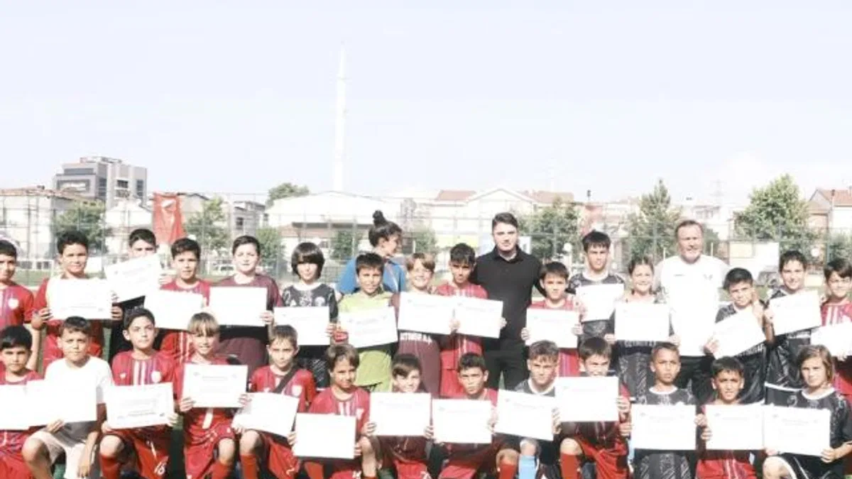 Minikler sertifikalarını Kaan Gürbüz’den aldı