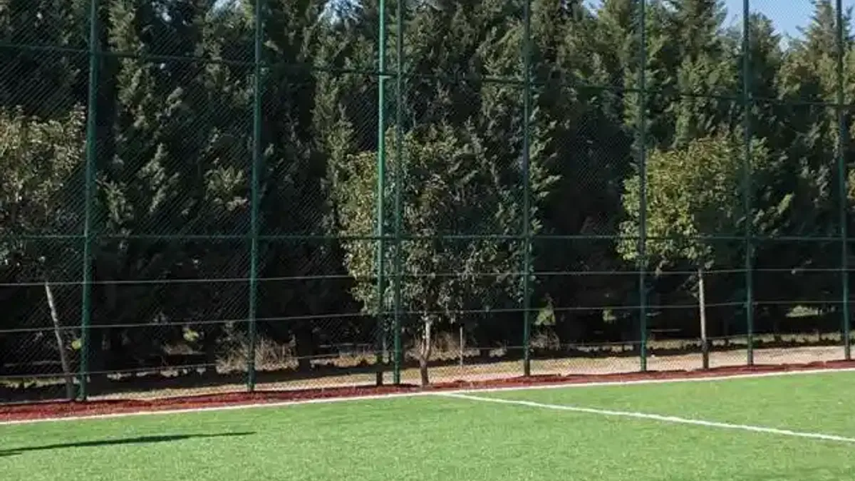 Kocaeli Çayırovalı çocuklar ara tatilde spor sahalarının keyfini çıkarıyor