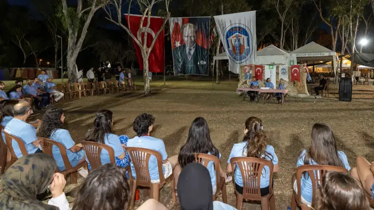 İzmir'de Başkan Tugay geleceğin şehir plancılarıyla buluştu