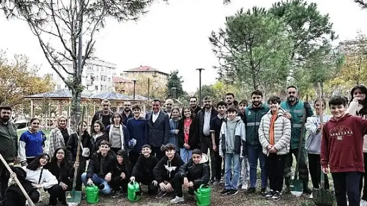 "Millet Bahçesi'ne 30 fıstık çamı dikildi"