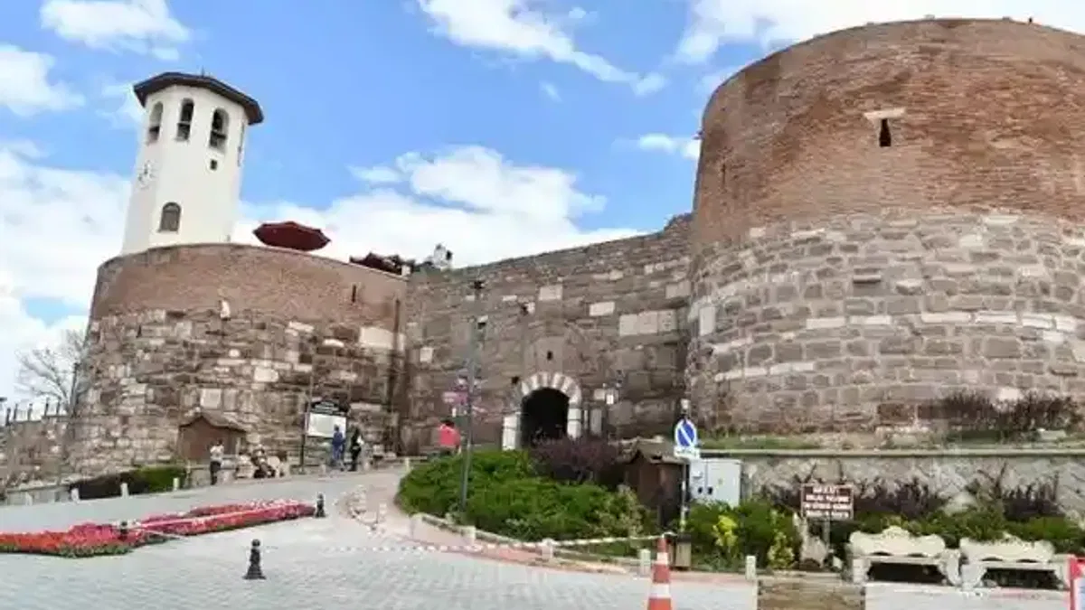 Ankara Kalesi'ne hassas dokunuş