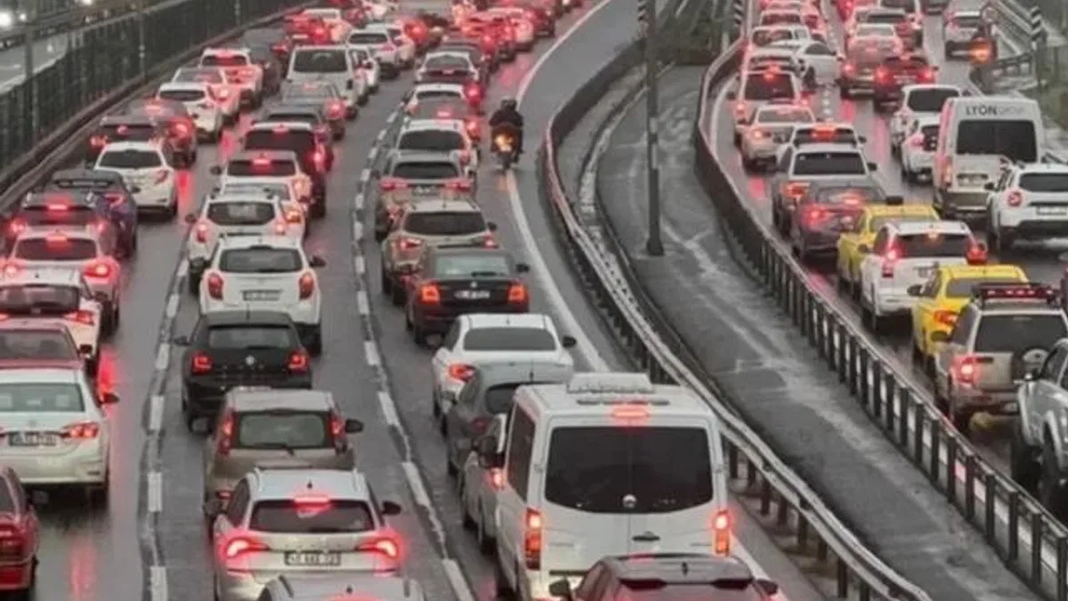 Türkiye'de 2025’te 2,37 milyon taşıtın trafiğe kaydı yapıldı...Trafikteki toplam taşıt 34 milyona yaklaştı